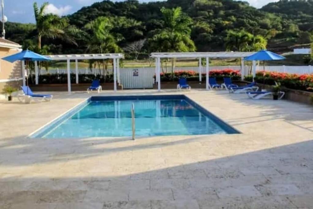 Snooze At Oceanpointe Villa Lucea Bagian luar foto